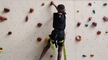 Fleible Hilfen - Kind klettert